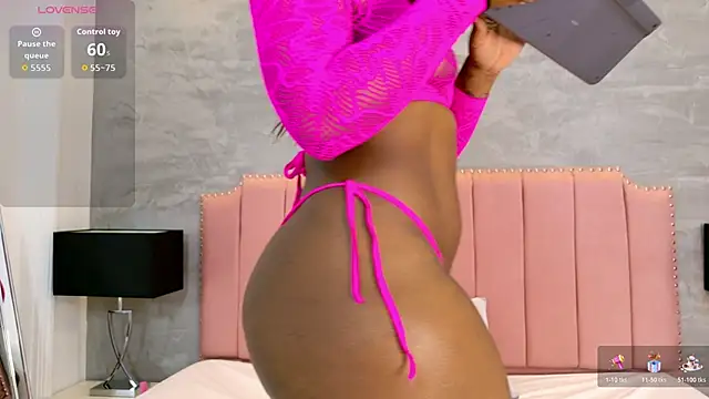 Snapshot of Alaia_Colins chatting on December 19, 4:08 am Alaia Colins online show from December 19, 4:08 am