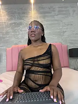 Snapshot of Alaia_Colins chatting on May 6, 12:08 am Alaia Colins online show from May 6, 12:08 am