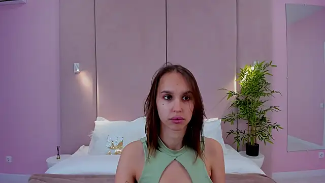 Snapshot of SandraTucker chatting on November 10, 3:27 am SandraTucker online show from November 10, 3:27 am