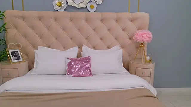 Snapshot of SandraTucker chatting on November 14, 3:05 am SandraTucker online show from November 14, 3:05 am