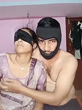 Snapshot of USHA_BHABHI chatting on June 25, 10:58 pm USHA BHABHI online show from June 25, 10:58 pm