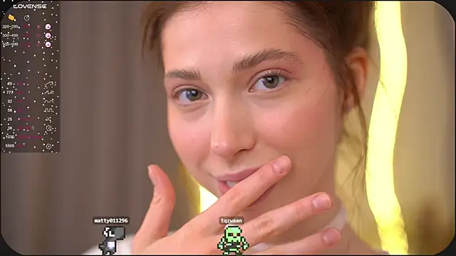 Snapshot of HappyVivy chatting on March 10, 11:21 am HappyVivy online show from March 10, 11:21 am