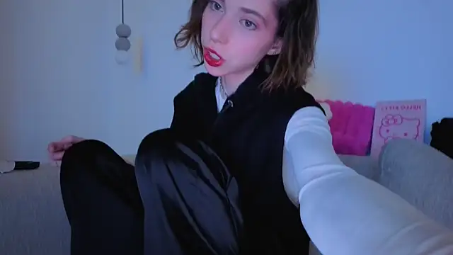 Snapshot of HappyVivy chatting on April 9, 11:43 pm HappyVivy online show from April 9, 11:43 pm