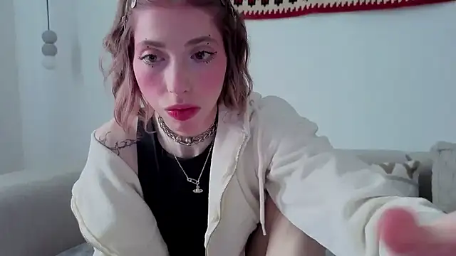 Snapshot of HappyVivy chatting on April 12, 7:24 am HappyVivy online show from April 12, 7:24 am