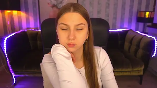 Snapshot of AureliaBliss_ chatting on February 5, 10:22 pm AureliaBliss online show from February 5, 10:22 pm