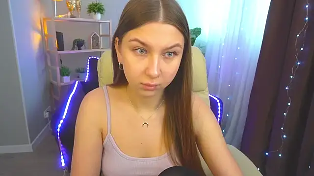 Snapshot of AureliaBliss_ chatting on February 7, 6:45 am AureliaBliss online show from February 7, 6:45 am