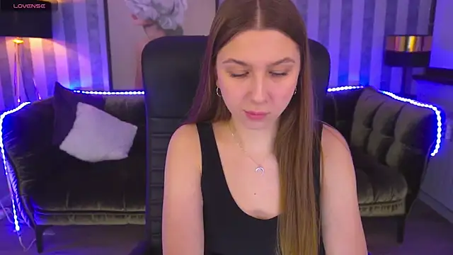 Snapshot of AureliaBliss_ chatting on February 9, 8:13 pm AureliaBliss online show from February 9, 8:13 pm