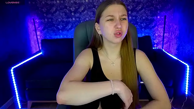 Snapshot of AureliaBliss_ chatting on February 21, 7:12 am AureliaBliss online show from February 21, 7:12 am