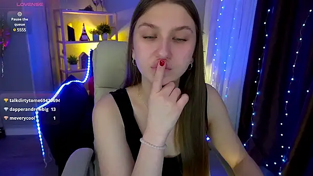 Snapshot of AureliaBliss_ chatting on March 3, 4:14 pm AureliaBliss online show from March 3, 4:14 pm