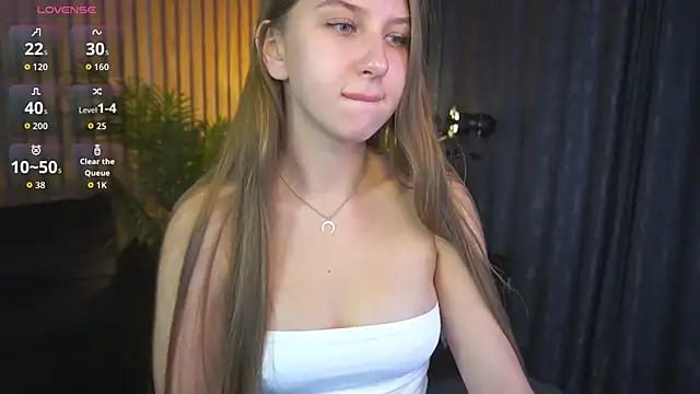 Snapshot of AureliaBliss_ chatting on October 1, 6:30 am AureliaBliss online show from October 1, 6:30 am