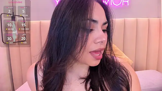 Naomymonroe  online show from June 17, 10:39 am