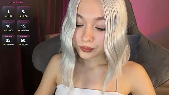 Ohmy Nora  online show from June 3, 1:46 pm