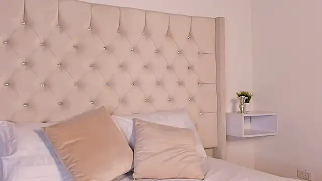 bella bloomg online show from January 27, 7:24 pm