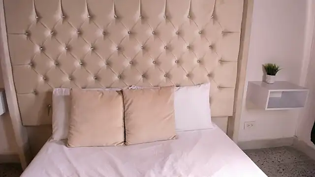 bella bloomg online show from March 21, 7:13 pm