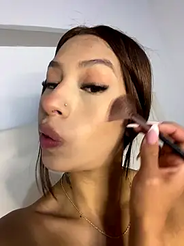 bella bloomg online show from November 25, 9:15 pm