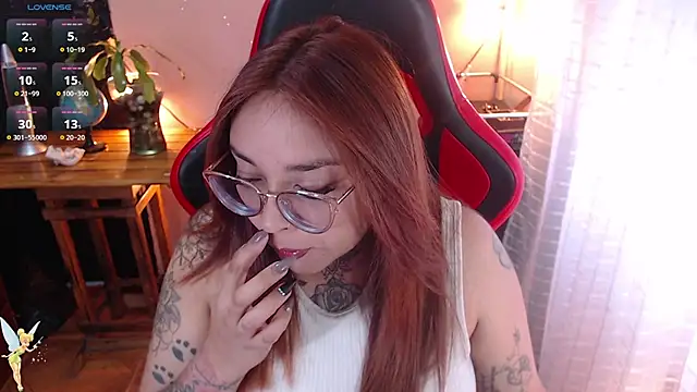 Snapshot of natyk_m chatting on May 5, 4:37 pm natyk m online show from May 5, 4:37 pm
