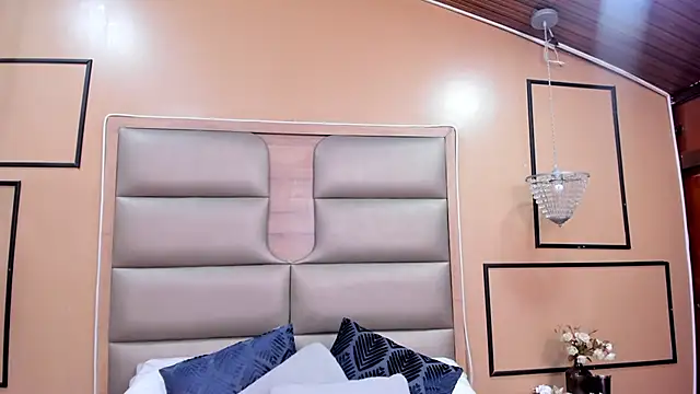 CAYLINCOLLINS online show from October 23, 3:39 am