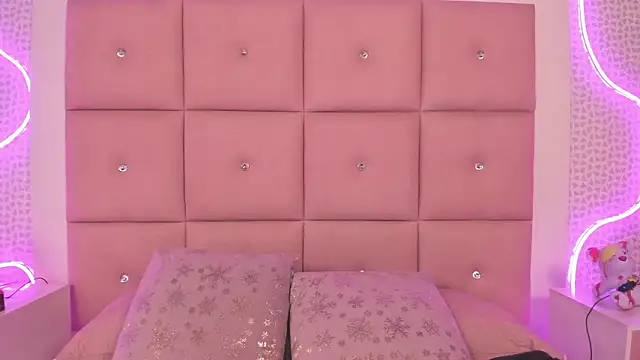 CAYLINCOLLINS online show from February 7, 3:54 am