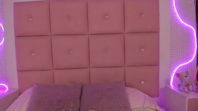 CAYLINCOLLINS online show from February 10, 3:54 am