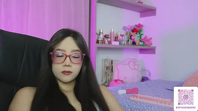 Snapshot of sophi_lii chatting on May 16, 9:13 pm sophi lii online show from May 16, 9:13 pm