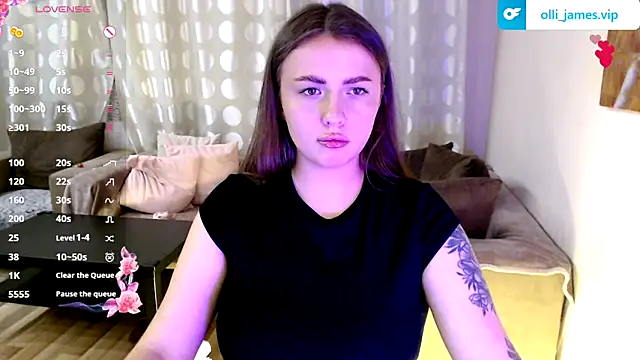 Snapshot of Ollie_James chatting on July 18, 9:18 pm Ollie James online show from July 18, 9:18 pm