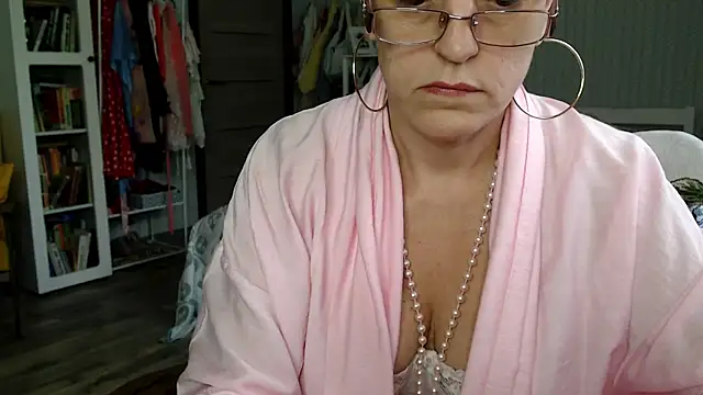 Snapshot of Soffya_Soy chatting on May 29, 6:44 am Soffya Soy online show from May 29, 6:44 am