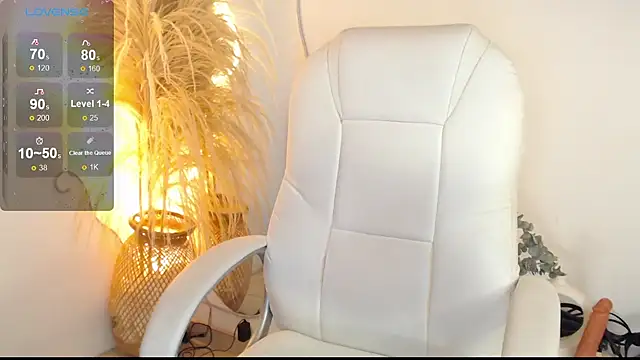 Snapshot of Sofi_BBW chatting on June 5, 12:55 pm Sofi BBW online show from June 5, 12:55 pm