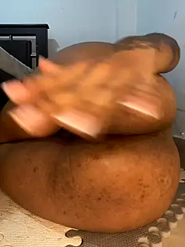 Snapshot of Charlotte_bronxxx chatting on September 9, 6:29 pm Charlotte bronxxx online show from September 9, 6:29 pm