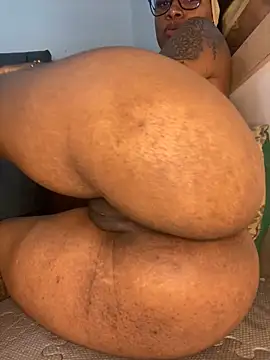 Snapshot of Charlotte_bronxxx chatting on October 17, 6:32 pm Charlotte bronxxx online show from October 17, 6:32 pm