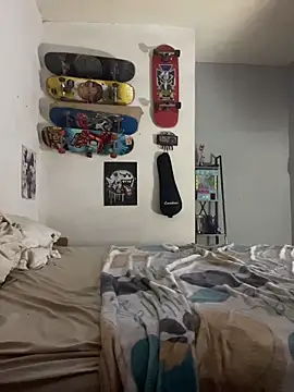 paullliliu online show from February 15, 4:42 am