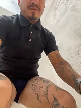 paullliliu online show from April 26, 8:06 pm