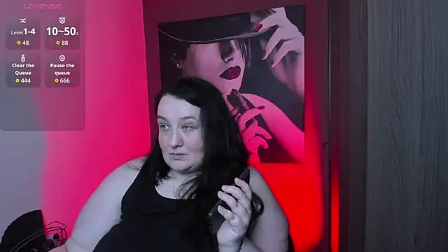 Snapshot of QueenOfHaze chatting on May 11, 6:41 am QueenOfHaze online show from May 11, 6:41 am