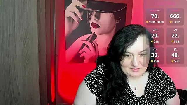 Snapshot of QueenOfHaze chatting on August 6, 10:06 am QueenOfHaze online show from August 6, 10:06 am
