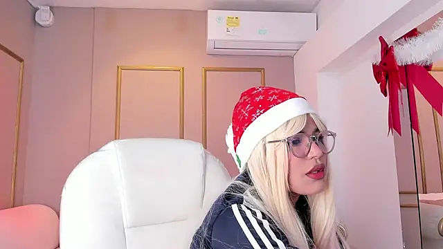 ZoeySnow online show from December 17, 12:11 pm