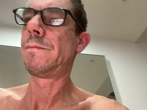 Snapshot of Kenhornu chatting on November 18, 8:02 pm Kenhornu online show from November 18, 8:02 pm