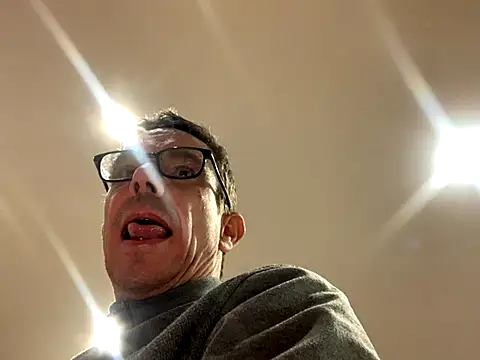 Snapshot of Kenhornu chatting on November 24, 5:01 pm Kenhornu online show from November 24, 5:01 pm