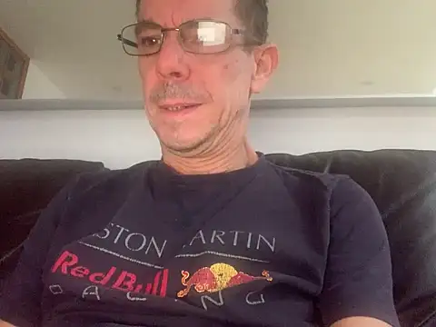 Snapshot of Kenhornu chatting on February 10, 2:43 pm Kenhornu online show from February 10, 2:43 pm