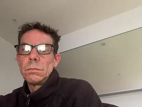 Snapshot of Kenhornu chatting on March 15, 5:08 pm Kenhornu online show from March 15, 5:08 pm