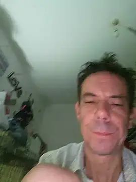 Snapshot of Kenhornu chatting on March 21, 9:47 am Kenhornu online show from March 21, 9:47 am