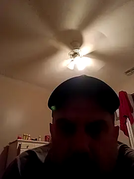 Snapshot of mrcox420 chatting on February 1, 5:49 am mrcox420 online show from February 1, 5:49 am