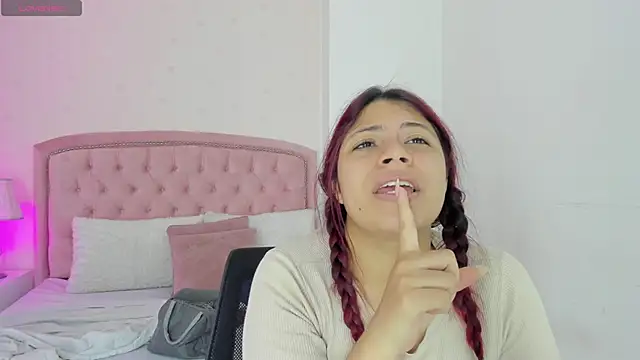 Snapshot of Kendall__Fox chatting on October 26, 5:46 am Kendall Fox online show from October 26, 5:46 am