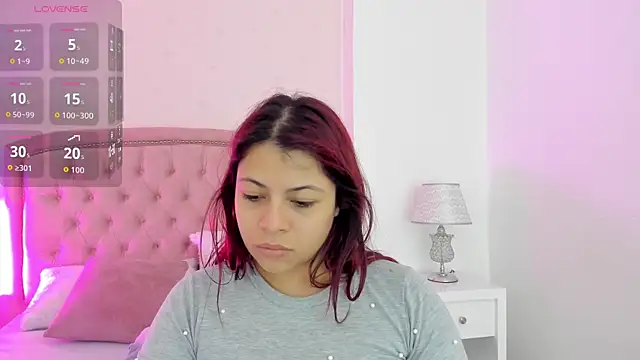 Snapshot of Kendall__Fox chatting on November 12, 5:41 am Kendall Fox online show from November 12, 5:41 am