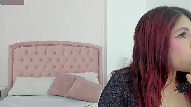 Snapshot of Kendall__Fox chatting on November 27, 6:26 am Kendall Fox online show from November 27, 6:26 am