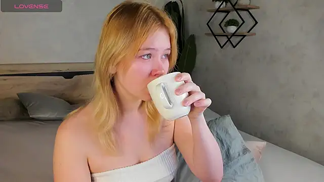 Snapshot of Amy_Kimberlly chatting on October 17, 12:14 am Amy Kimberlly online show from October 17, 12:14 am