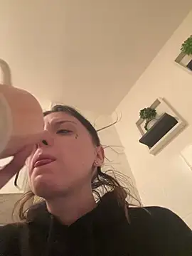 Snapshot of bunnythetailor chatting on February 16, 11:37 pm bunnythetailor online show from February 16, 11:37 pm