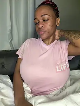 Snapshot of Boneca25 chatting on July 8, 9:52 pm Boneca25 online show from July 8, 9:52 pm