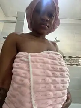 Snapshot of Boneca25 chatting on July 23, 12:47 pm Boneca25 online show from July 23, 12:47 pm
