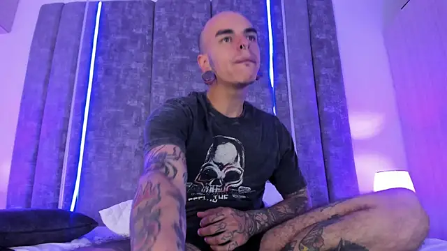 Snapshot of kaletattoo chatting on January 28, 10:45 pm kaletattoo online show from January 28, 10:45 pm