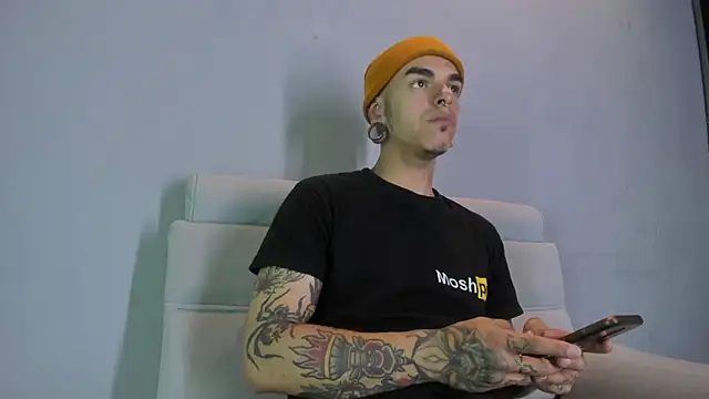 Snapshot of kaletattoo chatting on February 3, 8:46 pm kaletattoo online show from February 3, 8:46 pm