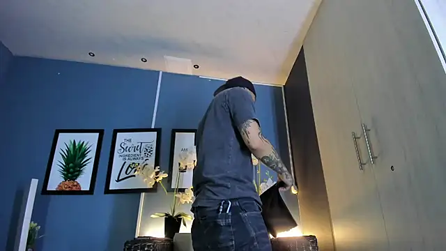Snapshot of kaletattoo chatting on September 12, 11:21 am kaletattoo online show from September 12, 11:21 am